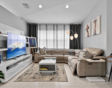 15151 Banbury Way - Photo Thumbnail 3