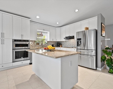 15151 Banbury Way - Photo Thumbnail 8