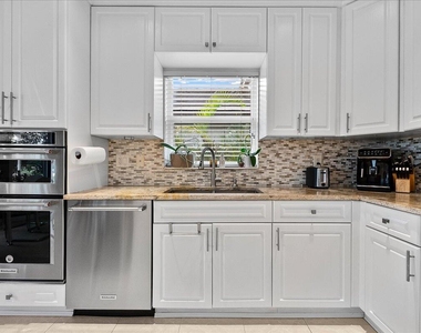 15151 Banbury Way - Photo Thumbnail 7
