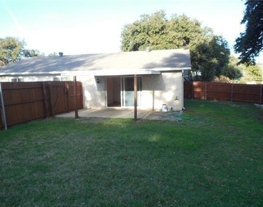 900 Acadia Drive - Photo Thumbnail 10