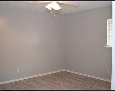 900 Acadia Drive - Photo Thumbnail 7