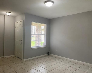 1904l San Rafael Street - Photo Thumbnail 1