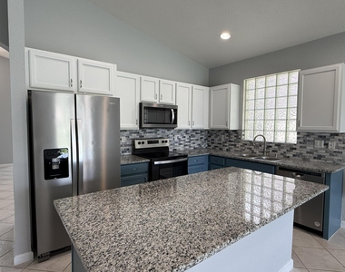 9084 Silver Glen Way - Photo Thumbnail 7