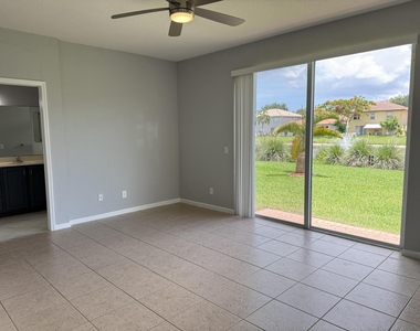 9084 Silver Glen Way - Photo Thumbnail 13