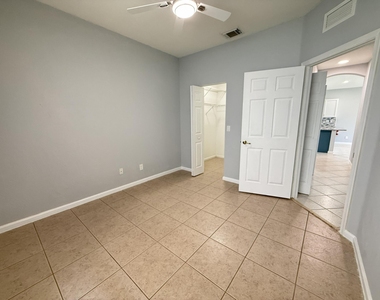 9084 Silver Glen Way - Photo Thumbnail 17