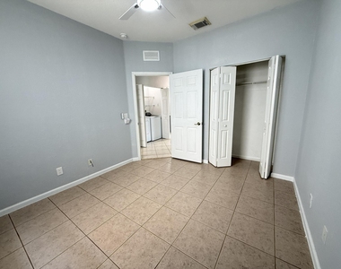 9084 Silver Glen Way - Photo Thumbnail 18