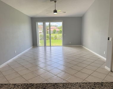 9084 Silver Glen Way - Photo Thumbnail 11