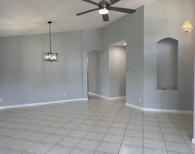 9084 Silver Glen Way - Photo Thumbnail 4