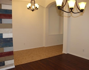 1548 Idlewild Drive - Photo Thumbnail 3
