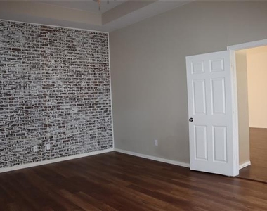 1548 Idlewild Drive - Photo Thumbnail 11