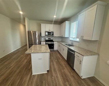 8132 Cedar Lake Lane - Photo Thumbnail 5
