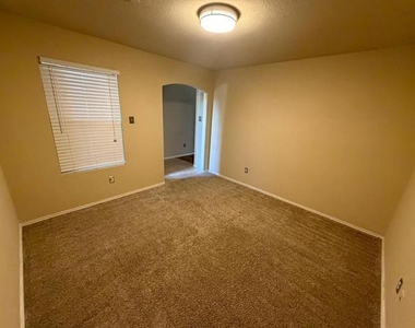 1139 Landon Lane - Photo Thumbnail 9