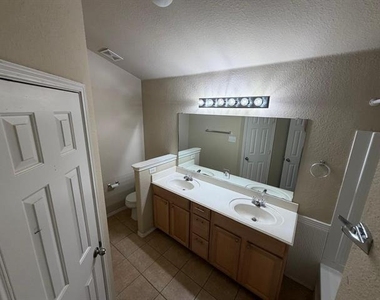 1139 Landon Lane - Photo Thumbnail 24