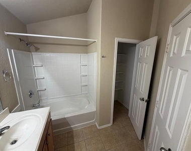 1139 Landon Lane - Photo Thumbnail 23