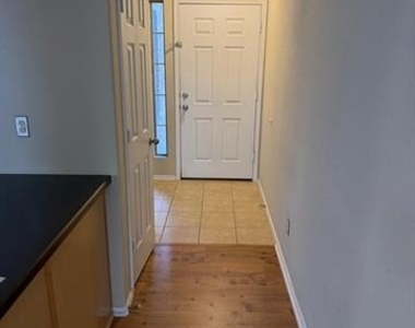 1139 Landon Lane - Photo Thumbnail 5