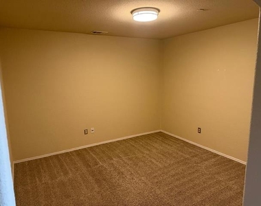 1139 Landon Lane - Photo Thumbnail 8