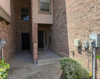 1139 Landon Lane - Photo Thumbnail 4