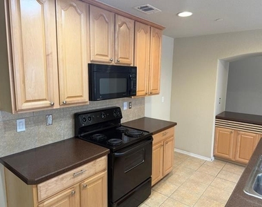 1139 Landon Lane - Photo Thumbnail 12