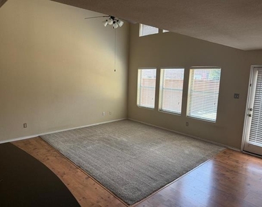 1139 Landon Lane - Photo Thumbnail 6