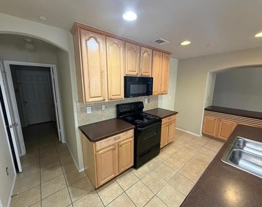1139 Landon Lane - Photo Thumbnail 11