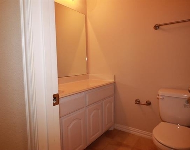 913 Shelby Lane - Photo Thumbnail 18