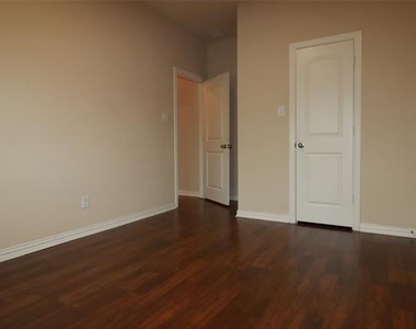 913 Shelby Lane - Photo Thumbnail 20