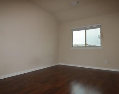 913 Shelby Lane - Photo Thumbnail 21