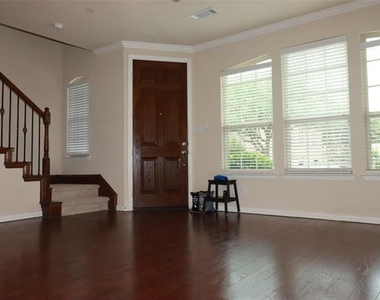913 Shelby Lane - Photo Thumbnail 1