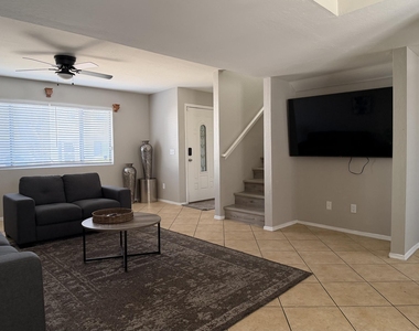 15847 N 26th Avenue - Photo Thumbnail 13