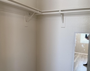 15847 N 26th Avenue - Photo Thumbnail 16