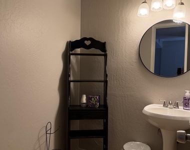 15847 N 26th Avenue - Photo Thumbnail 12