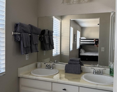 15847 N 26th Avenue - Photo Thumbnail 4