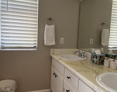 15847 N 26th Avenue - Photo Thumbnail 6
