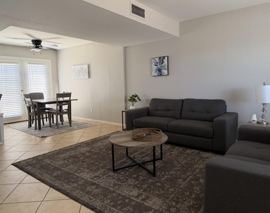 15847 N 26th Avenue - Photo Thumbnail 3