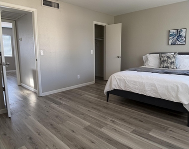 15847 N 26th Avenue - Photo Thumbnail 8