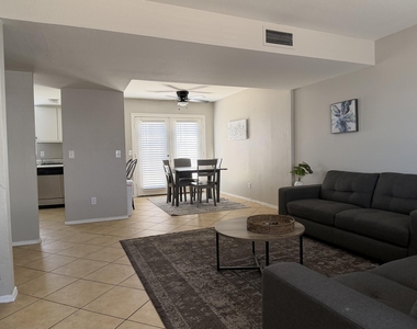 15847 N 26th Avenue - Photo Thumbnail 2