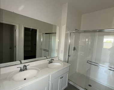 1515 W Pima Avenue - Photo Thumbnail 3