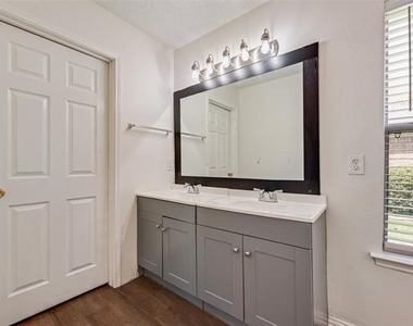 2309 Breanna Way - Photo Thumbnail 14
