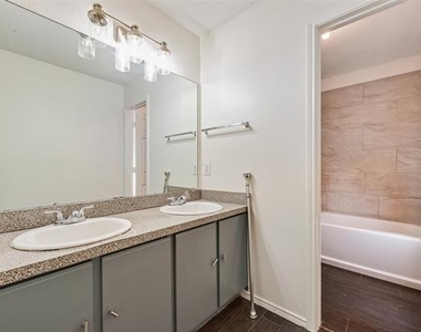 2309 Breanna Way - Photo Thumbnail 9