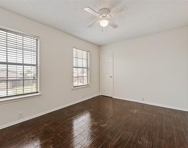 2309 Breanna Way - Photo Thumbnail 7