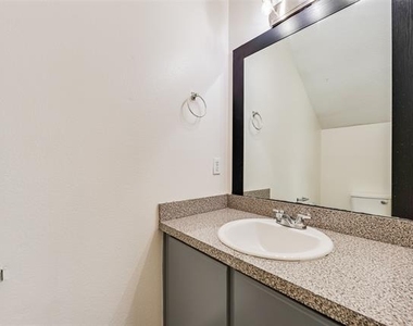 2309 Breanna Way - Photo Thumbnail 12
