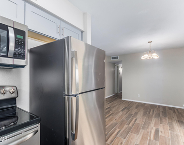 2612 E Lemon Street - Photo Thumbnail 10
