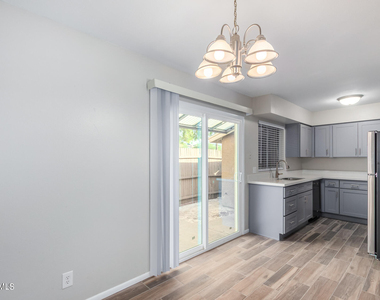 2612 E Lemon Street - Photo Thumbnail 7