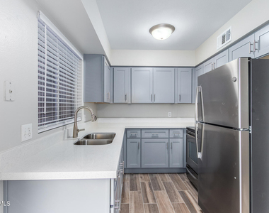2612 E Lemon Street - Photo Thumbnail 11