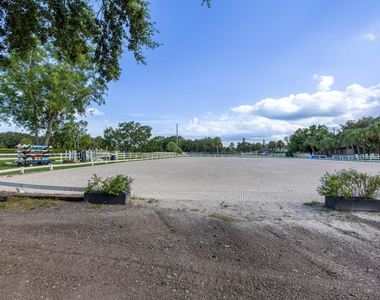 844 Arabian Drive - Photo Thumbnail 8