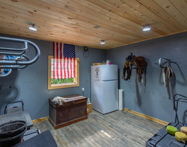 844 Arabian Drive - Photo Thumbnail 13