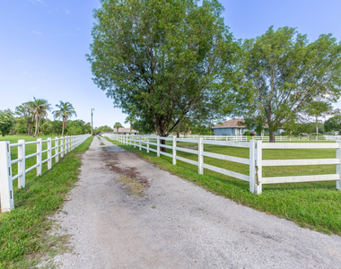 844 Arabian Drive - Photo Thumbnail 25
