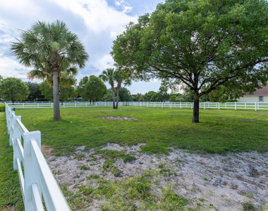 844 Arabian Drive - Photo Thumbnail 17