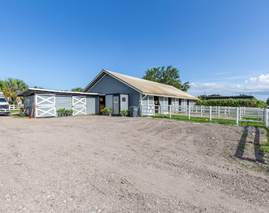 844 Arabian Drive - Photo Thumbnail 19