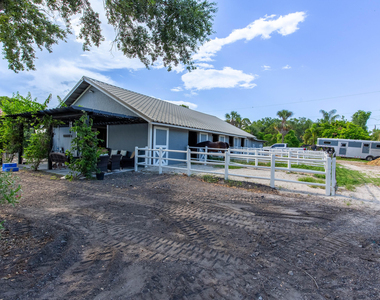 844 Arabian Drive - Photo Thumbnail 2